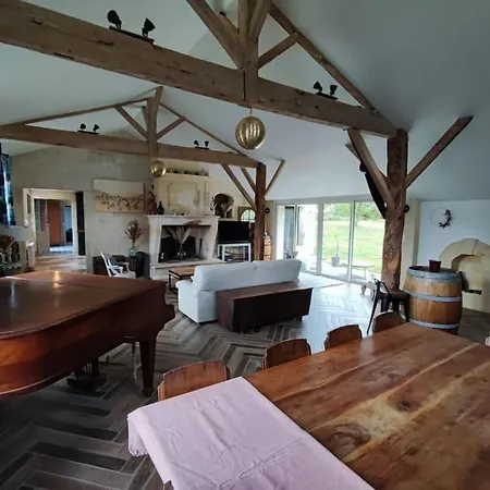 Grande Maison Au Calme بيت للعطل *